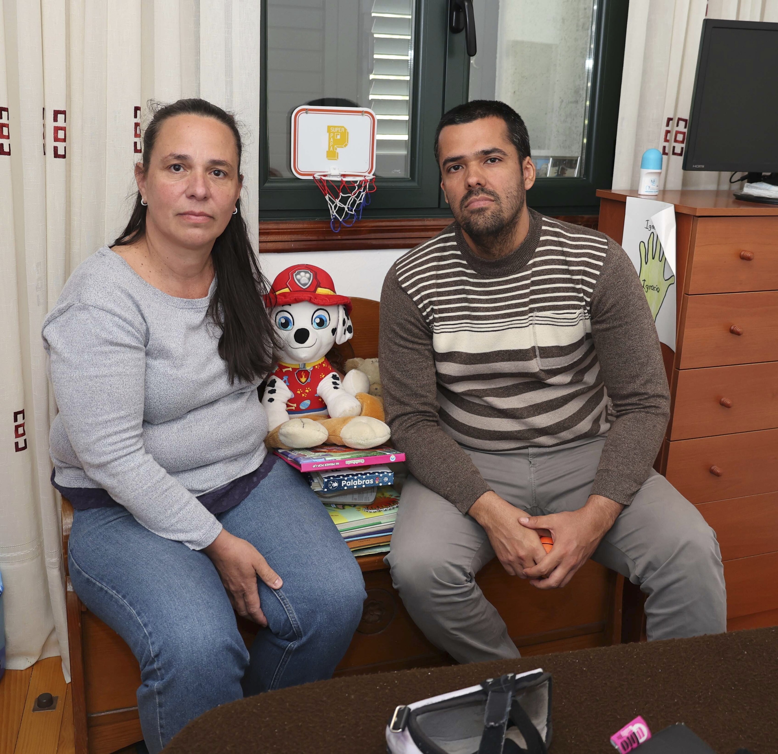 La batalla de Joaquín y Julieta para recuperar la ayuda de 500 euros para su hijo con parálisis cerebral tras ganar en los tribunales: "Nadie quiere asumir el error" En 2023, la Xunta rebajó el grado de dependencia de Ignacio en una decisión que la Justicia acabó anulando. Aun así, lleva más de seis meses sin recibir ninguna prestación Leer