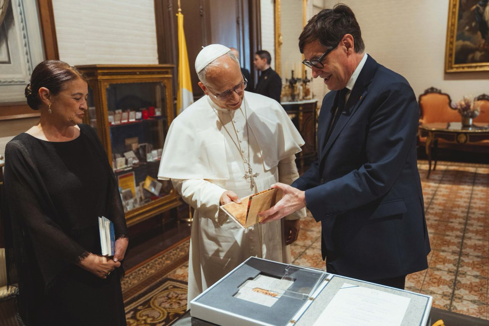 Illa presenta Cataluña al Papa como "nación" y León XIV rebate que es una "región" Los independentistas intentará hoy su boicot a León XIV durante la bendición de la torre de Jesús, de la Sagrada Familia Leer