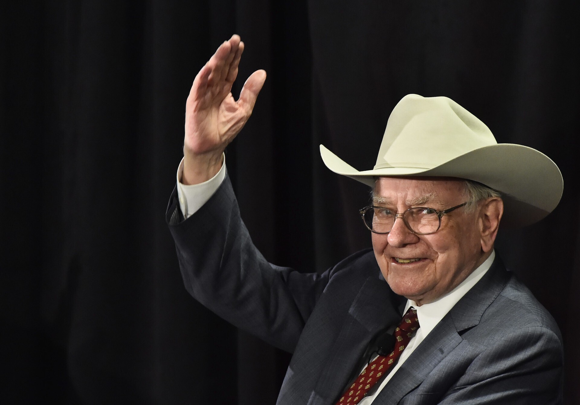 Los dos valores que encandilan a Buffett y copan el 36 de su cartera Casi el 36 de la cartera de Berkshire Hathaway está invertida en dos acciones. ¿Es un buen momento para comprarlas? La mayoría de los expertos que sigue a estas compañías aconseja que sí. Leer