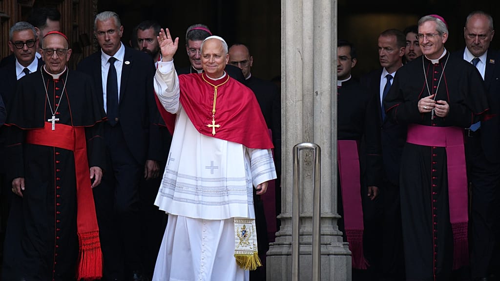Spain: Thousands Gather as Pope Leo XIV Reaches Barcelona