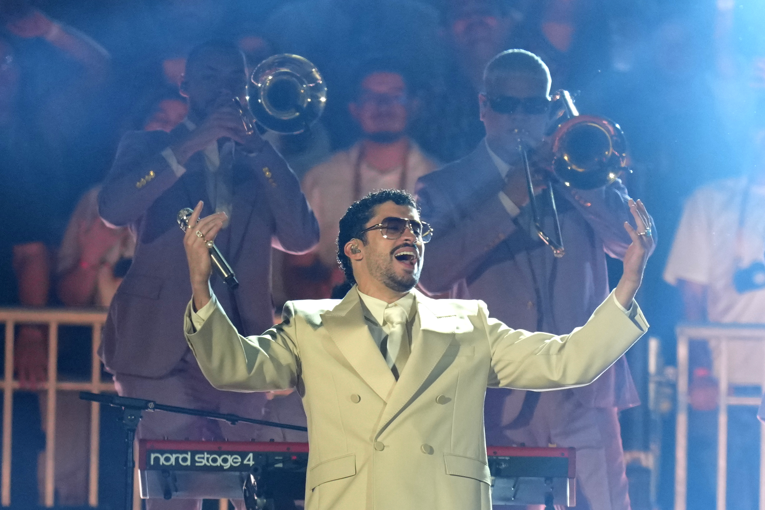 El Papa y Bad Bunny se conocieron en Madrid tras el encuentro de León XIV en el Santiago Bernabéu Bad Bunny acudió a conocer al pontífice junto a su familia, de la que ha destacado que es católica y creyente Leer