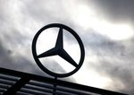 Betrugsprozess um Mindestsicherung und pinken Mercedes Eine unbescholtene 38-Jährige soll trotz finanzieller Zuwendungen von ihrem damaligen Freund Mindestsicherung bezogen und ein geschenktes Auto nicht gemeldet haben. Sie leugnet