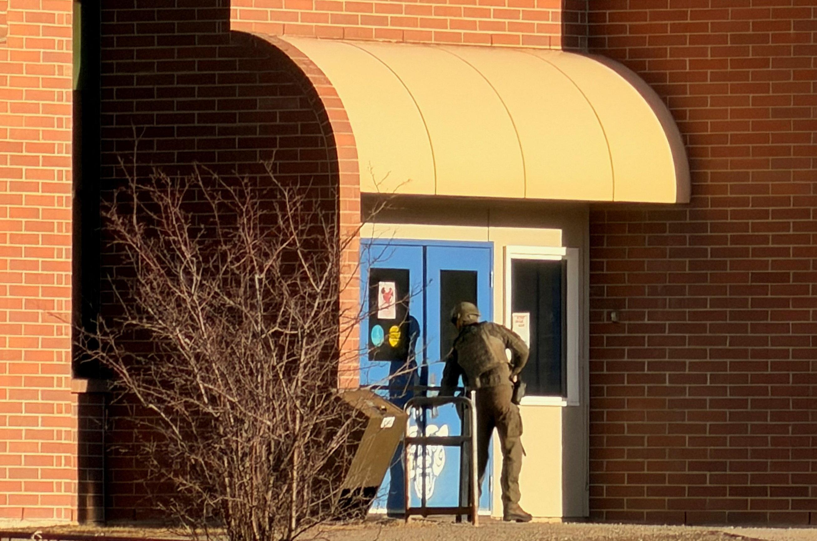 Le suspect de la tuerie au Canada est une femme transgenre de 18 ans, selon la police Le premier ministre Mark Carney a déclaré que le Canada était «en deuil» mercredi, au lendemain de la tuerie dune «cruauté inouïe» qui a fait neuf morts dans une petite ville isolée de louest du pays.