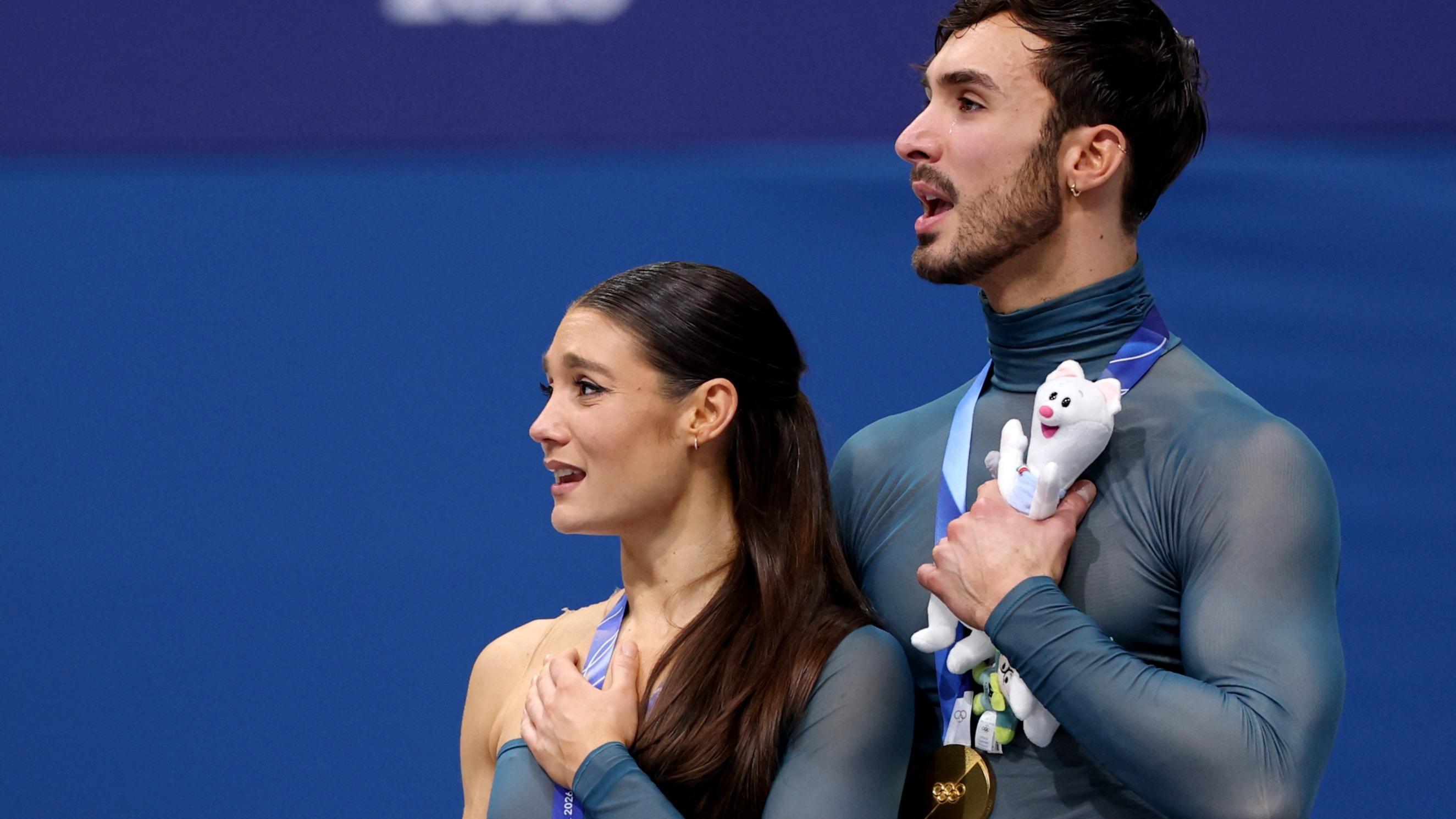 JO 2026 : en vidéo, la sublime Marseillaise pour le sacre de Laurence Fournier Beaudry et Guillaume Cizeron Le couple français sest couvert dor, ce mercredi à Milan, à lissue dun concours haletant de danse sur glace.