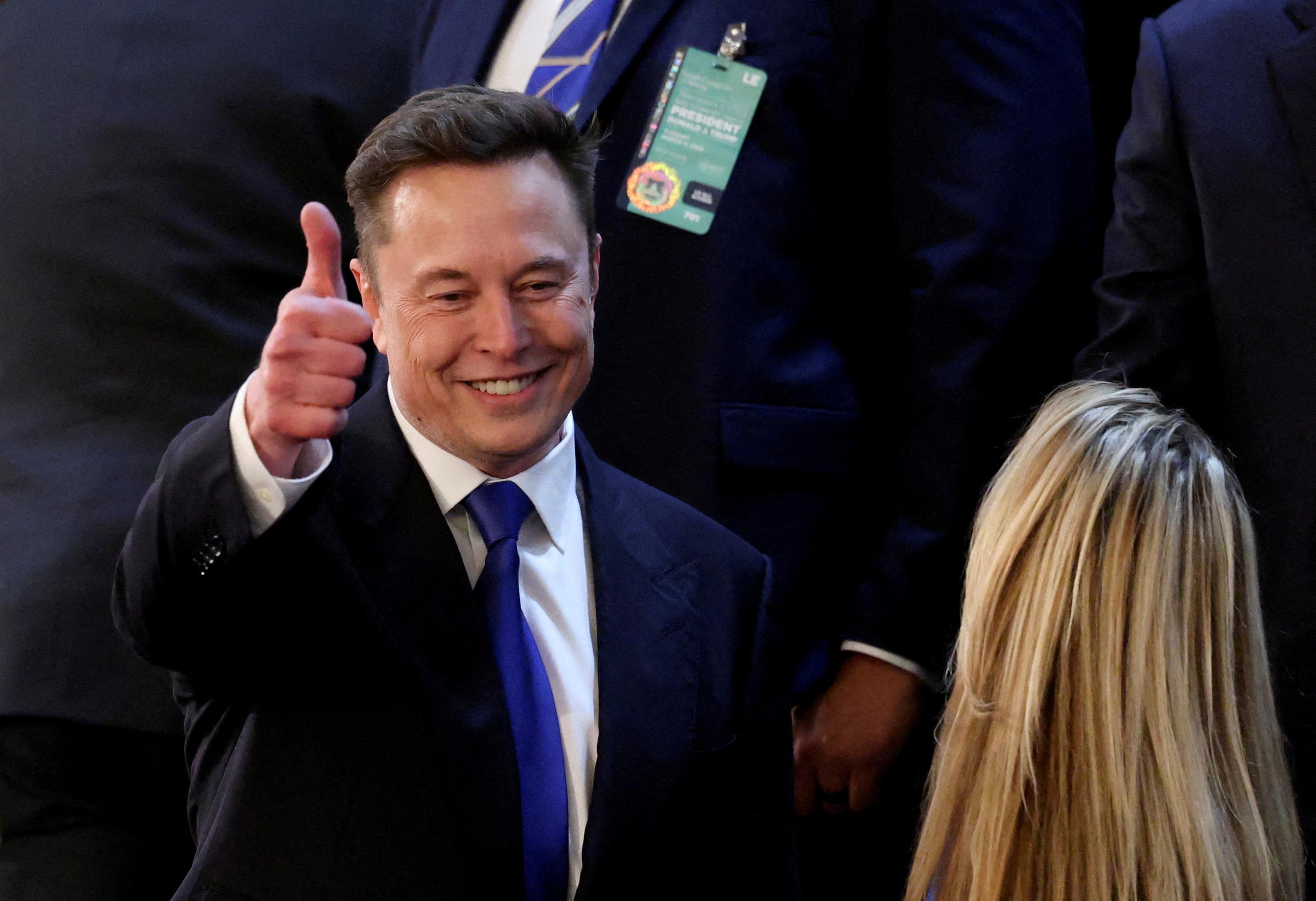 «Il est avant tout un gars sursubventionné» : Emmanuel Macron ironise sur Elon Musk Le milliardaire na pas tardé à répondre sur son réseau social X, affirmant que les plus subventionnés sont ses «concurrents, notamment en Europe».
