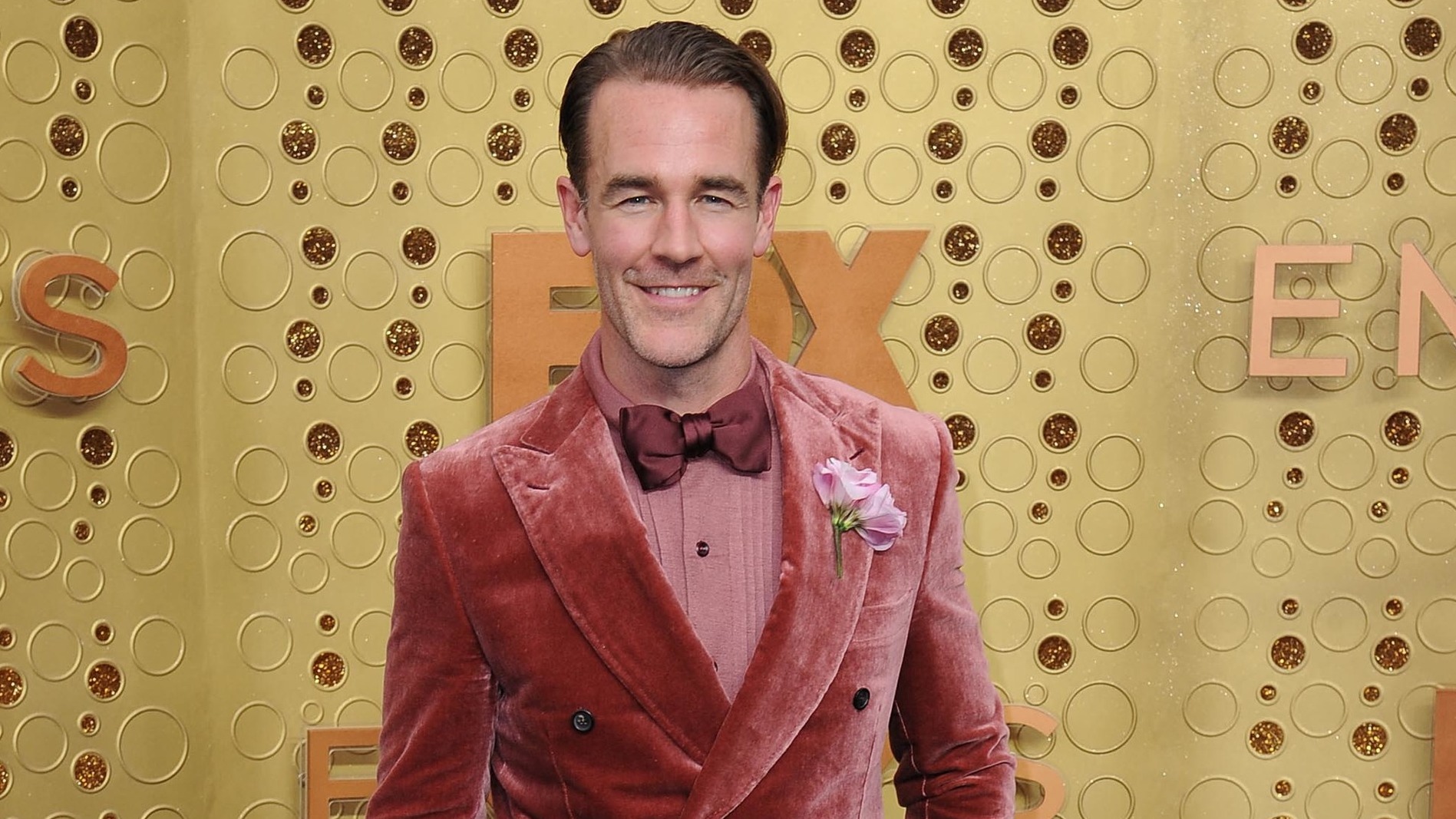 Marié depuis 15 ans et père de 6 enfants : la famille en or de James Van Der Beek Atteint dun cancer colorectal, James Van Der Beek est décédé, ce mercredi 11 février, à lâge de 48 ans. Lacteur de la série Dawson laisse derrière lui sa femme, Kimberly Brook et leurs six enfants.