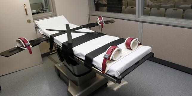 Aux Etats-Unis, une juge fédérale interdit linhalation dazote comme méthode dexécution en Alabama La magistrate estime, dans sa décision, que ce moyen dexécution viole linterdiction constitutionnelle des peines cruelles et inhabituelles. Cette méthode est comparée par des experts de lONU à une forme de « torture ».