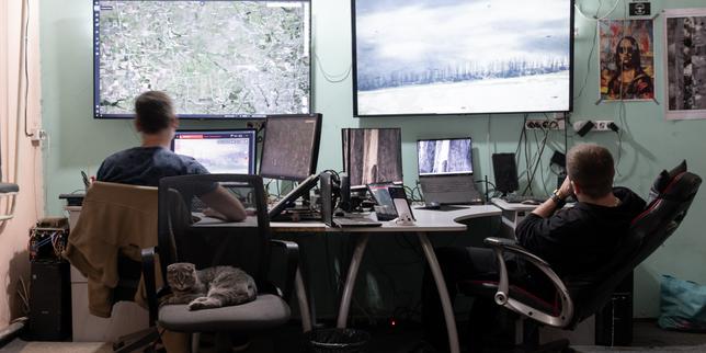 Guerre en Ukraine : le système ukrainien Delta, un atout majeur dans la rivalité technologique avec larmée russe En perpétuelle évolution, une suite informatique militaire permet aux agents ukrainiens davoir une vision claire du champ de bataille. Et de partager un retour dexpérience très rapide du combat avec les fabricants darmes nationaux et des pays alliés.
