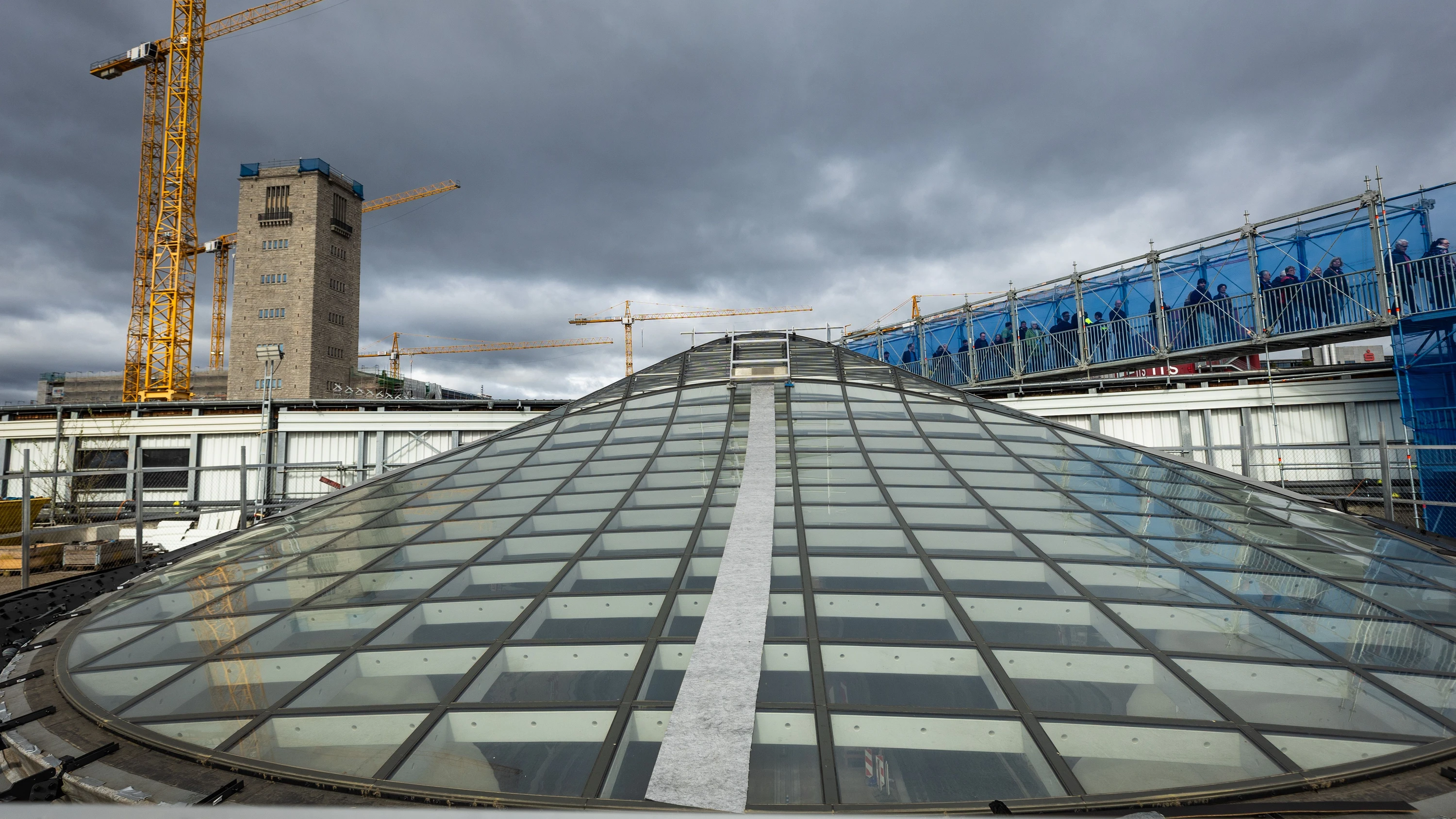 Stuttgart 31: Fiasko in Stein XXL-Verzögerung, irrwitzige Begründungen und Hunderte Millionen Euro extra: Als Bahnkunde und Steuerzahler weiß man nicht, worüber man sich am meisten ärgern soll. Es bleibt jetzt nur eins.