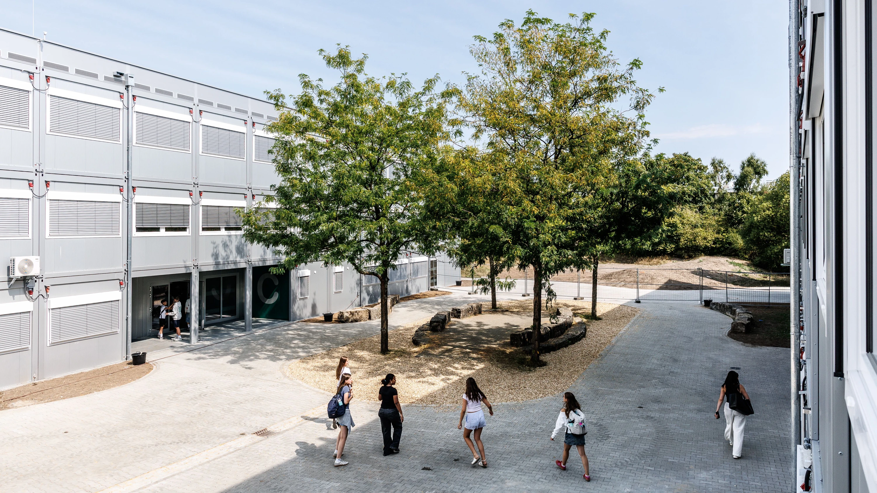 Sanierungsstau in Hessen: Für den Schulbau fehlen sechs Milliarden Euro Die Gewerkschaft Erziehung und Wissenschaft hat verglichen, wie viel Geld die Schulträger in Hessen in ihre Schulen investieren. Besonders wenig ist es in Kassel. Im Hochtaunuskreis ist der Zustand der Gebäude am besten.