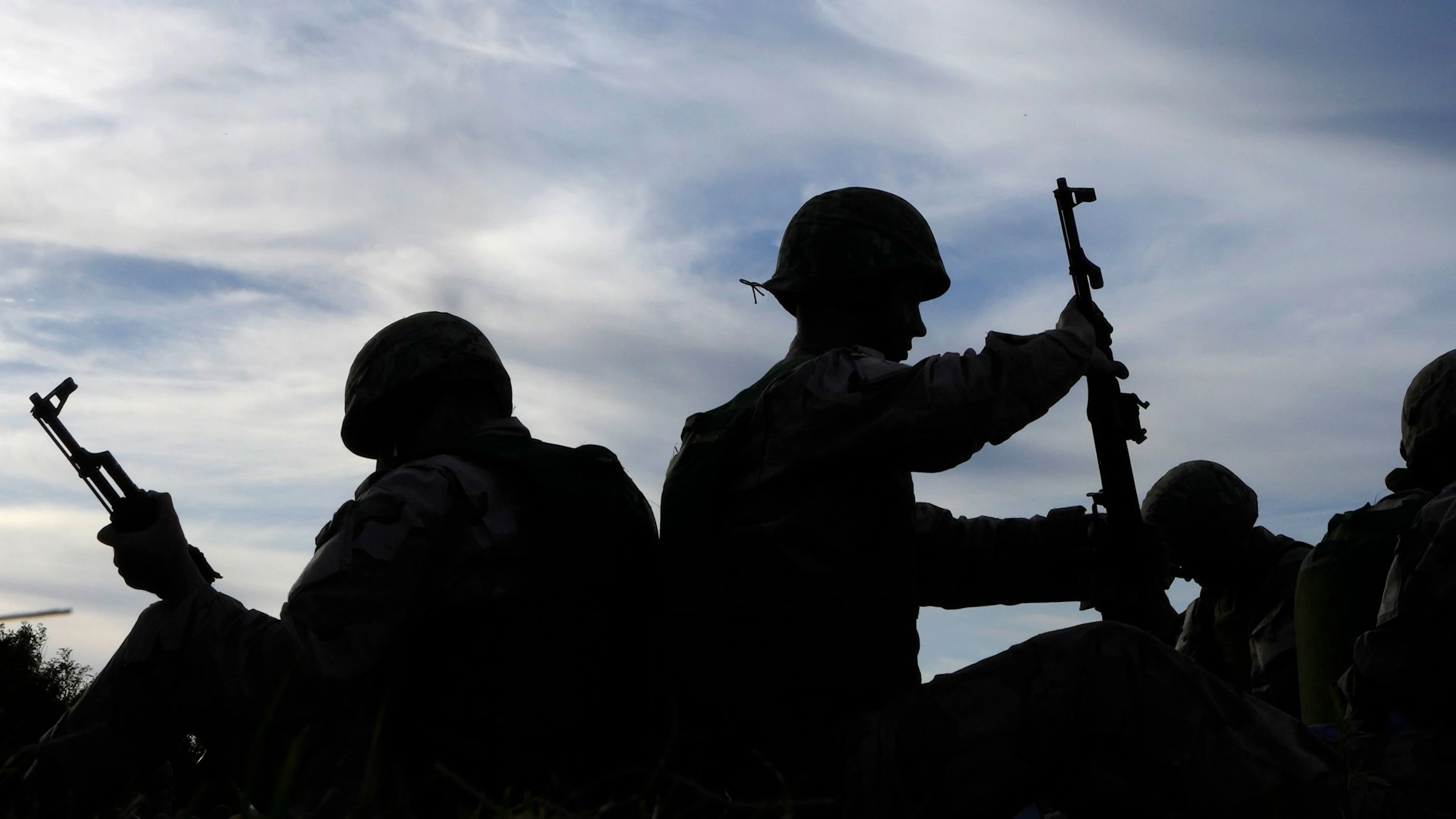 Liveblog Ukrainekrieg: Waffenschmuggel aus ukrainischen Kriegsgebieten: Forderungen nach EU-Register Russland meldet Drohnenangriff auf Stadt mit Ölraffinerie +++ EU plant Einreiseverbot für russische Ukraine-Kämpfer +++ EU-Kommission stellt 21. Sanktionspaket gegen Russland vor +++ alle Neuigkeiten im Liveblog