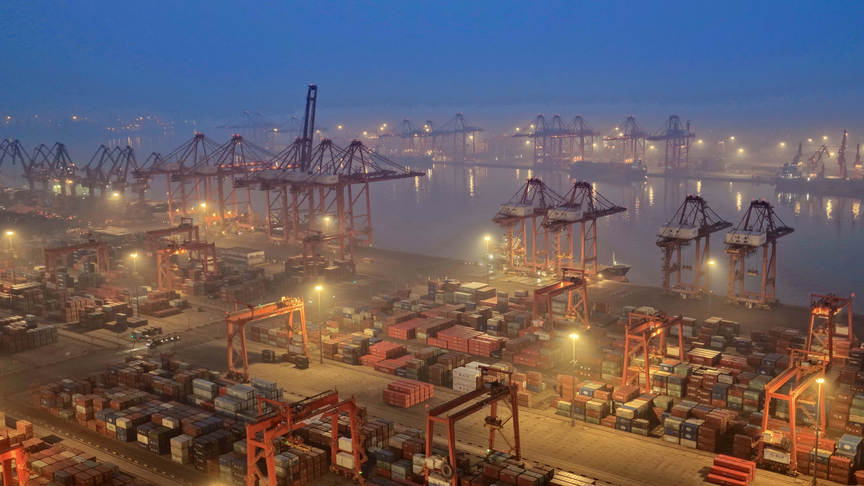 Außenhandel: Chinas Exporte wachsen um fast 20 Prozent Trotz der weltweiten Wirtschaftsprobleme durch den Irankrieg haben Chinas Exporte und Importe im Mai weiter zugelegt. Die Auslandsnachfrage bleibt für das Land eine wichtige Konjunkturstütze.
