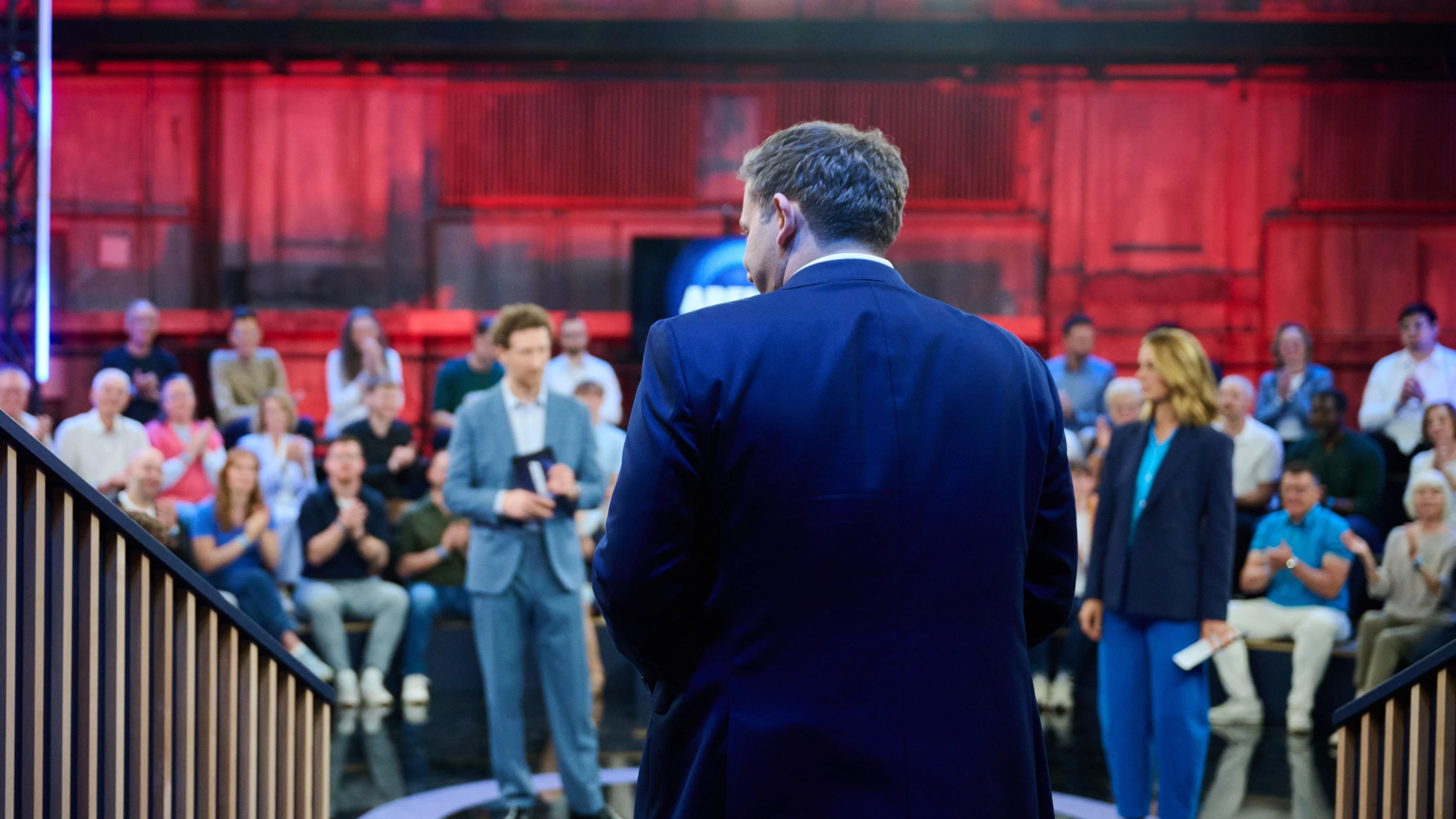 Deutschland-Liveblog: Klingbeil: Betriebsrente verpflichtend machen SPD-Chef unterstützt DGB-Vorschlag +++ Langjähriger Neonazi Liebich wehrt sich gegen Auslieferung nach Deutschland +++ Greenpeace-Aktivisten bringen Tempo-100-Schilder an Autobahnen an +++ alle Entwicklungen im Liveblog