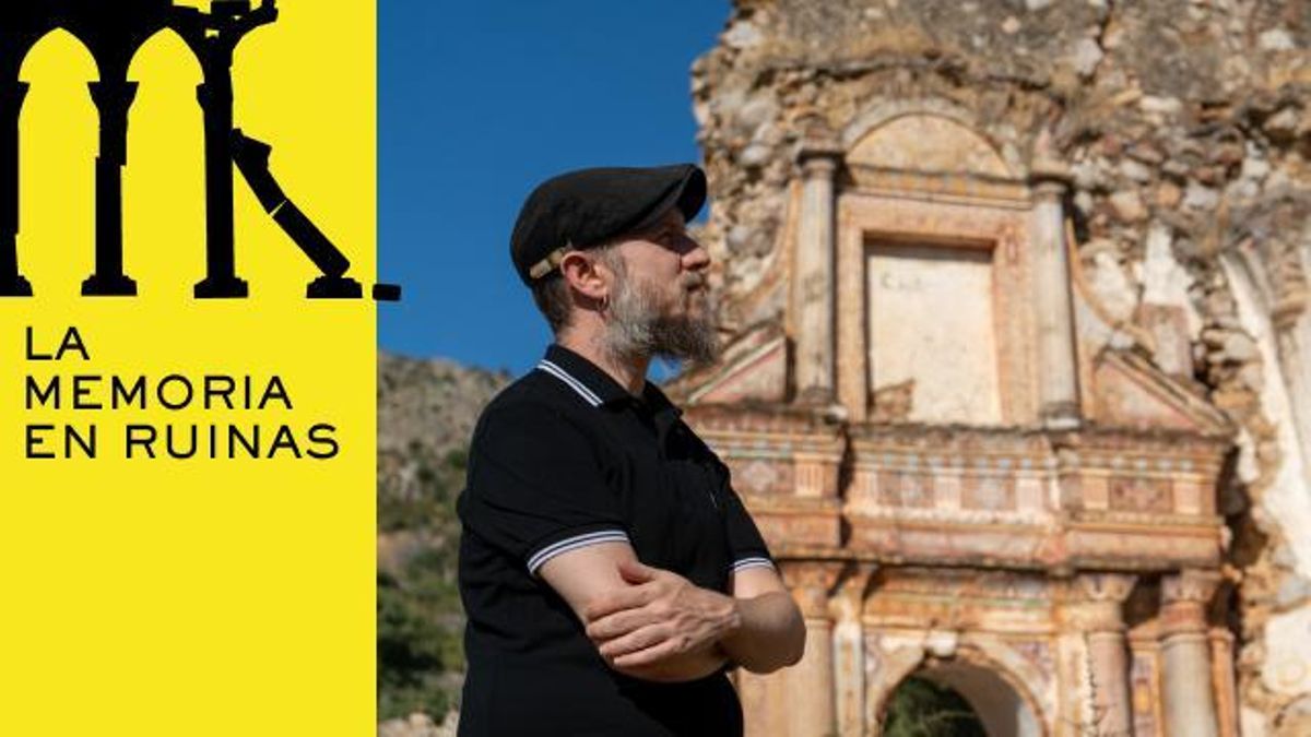 Episodio 7. ¿Quién cuidará mañana de estas piedras? | 🎙️ PODCAST ¿De verdad los jóvenes dan la espalda al patrimonio?
¿De verdad los jóvenes dan la espalda al patrimonio (como a tantas otras cosas)? Esta es la pregunta que obsesiona a nuestros periodistas en el capítulo 7 de La memoria en ruinas. ¿Se trata de un tópico cierto, o solo es una más de esas ideas injustamente atribuidas a las nuevas generaciones? ¿Encontrarán Andrea Morán y José María Sadia ejemplos reales que echen abajo esta afirmación tan manida?
Gabriel García recrea monumentos de España en Minecraft.
En esa búsqueda, tendrán que visitar distintos enclaves del país, algunos tan originales como remotos, e incluso viajar virtualmente fuera de España. Por ejemplo, emprenderán una expedición a tierras extremeñas para conocer una ermita en ruinas en la provincia de Badajoz. Allí aguarda un guía de excepción: el historiador José Luis Díaz comparte su proyecto Arte en ruinas, explica por experiencia propia qué pueden hacer nuestros jóvenes por el patrimonio… y también qué oportunidades de futuro ofrecen las piedras a las generaciones venideras.
El historiador del arte José Luis Díaz en la ermita de la Encarnación (Extremadura).
La memoria en ruinas es un podcast de elDiario.es, codirigido por José María Sadia e Izaskun Pérez. José María Sadia también se ha encargado de la documentación y las entrevistas. Andrea Morán ha realizado la producción y ha escrito los guiones. Ambos, han viajado por España durante semanas grabando esta serie.
Puedes escuchar La memoria en ruinas en nuestra web y en tu plataforma de audio favorita:
Spotify
Apple Podcast
iVoox
Podimo
RSS
También lo puedes escuchar en Youtube:
La memoria es ruinas es una producción de elDiario.es. Si te gusta lo que hacemos, necesitamos tu apoyo. Hazte socia, hazte socio, en elDiario.es/socio
Financiado por la Unión Europea – Next Generation EU